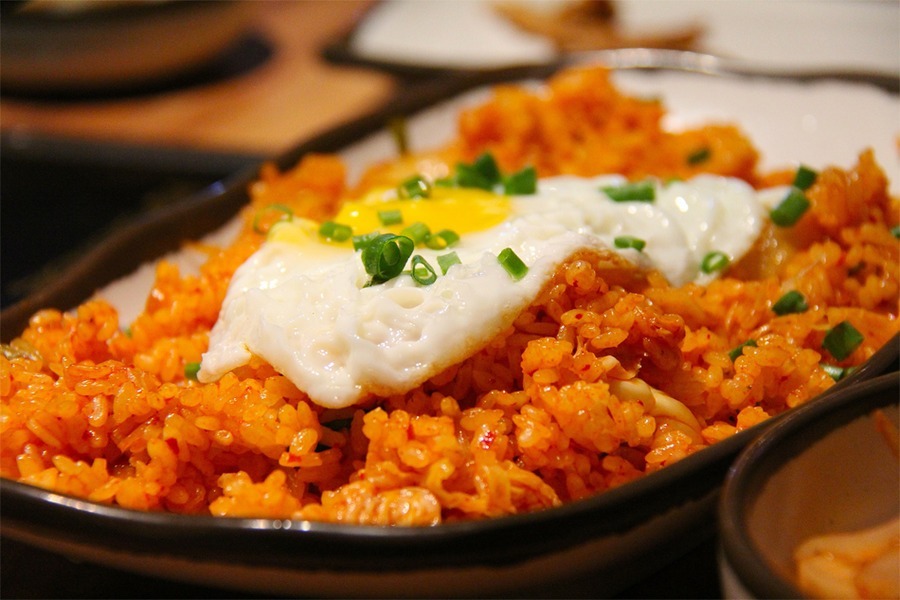 Comida Coreana, Arroz Frito De Kimchi Foto de archivo - Imagen de almuerzo,  primer: 62424834